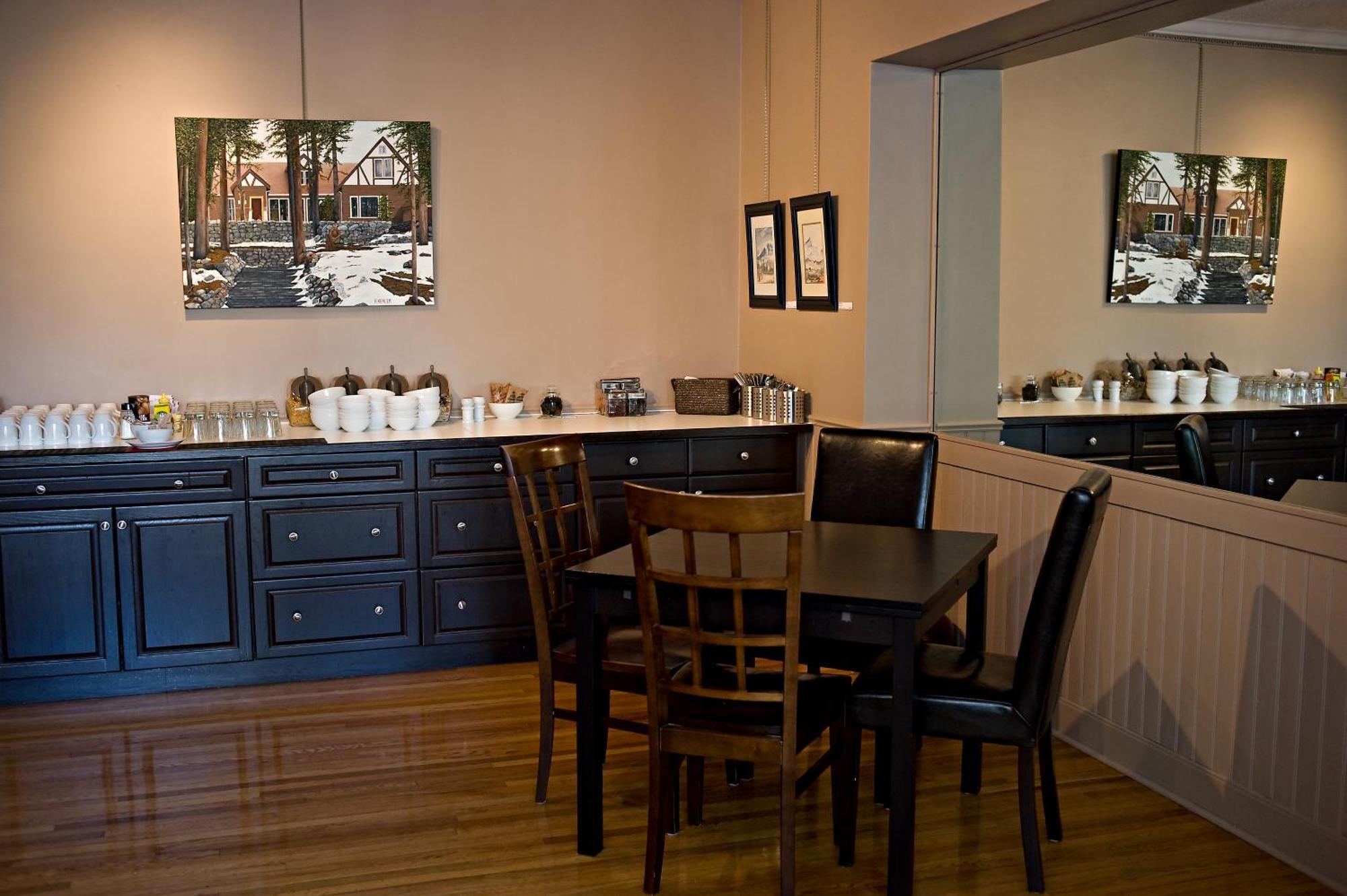 Banff Boutique Inn - Adults Only Екстер'єр фото
