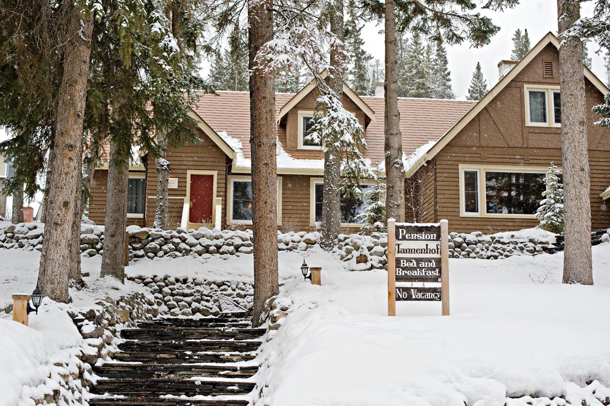 Banff Boutique Inn - Adults Only Екстер'єр фото