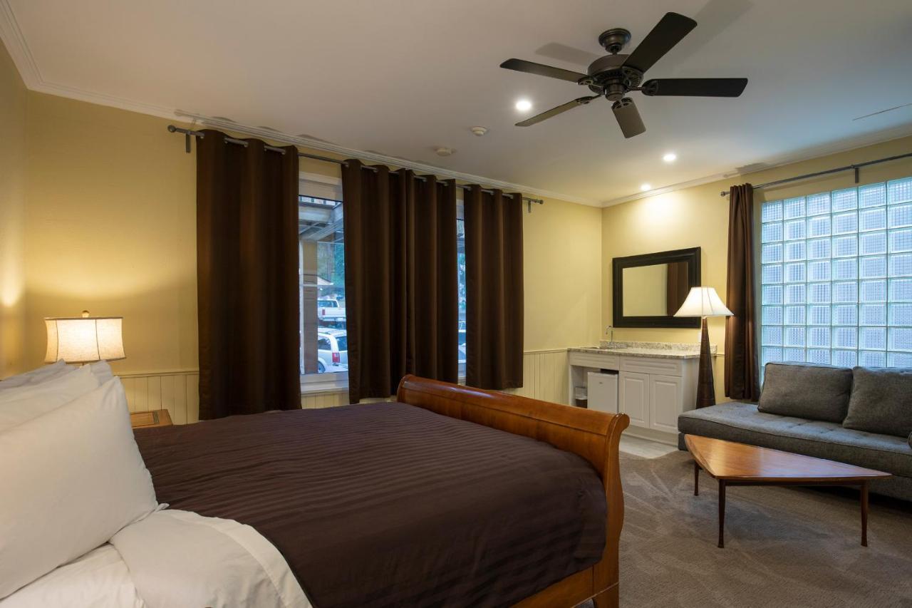 Banff Boutique Inn - Adults Only Екстер'єр фото
