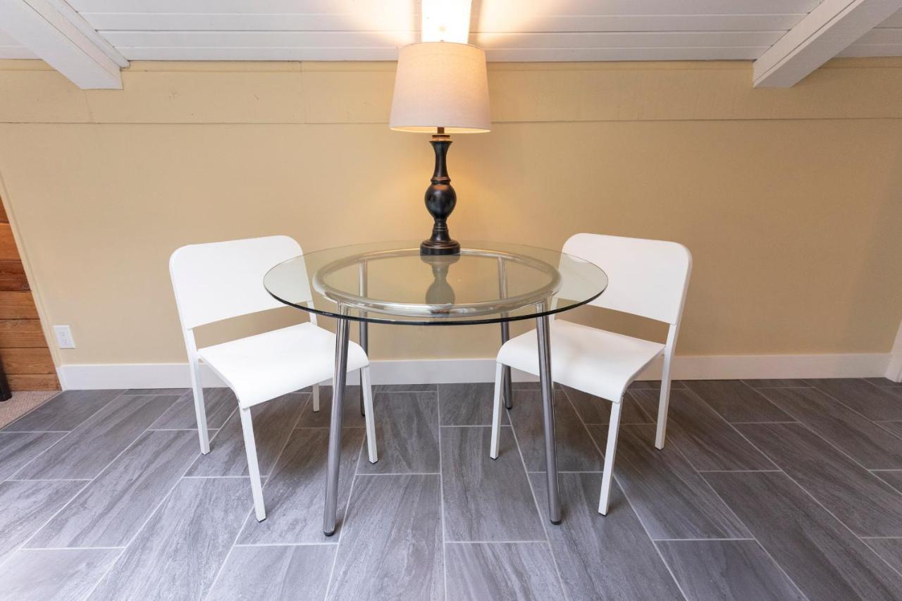 Banff Boutique Inn - Adults Only Екстер'єр фото