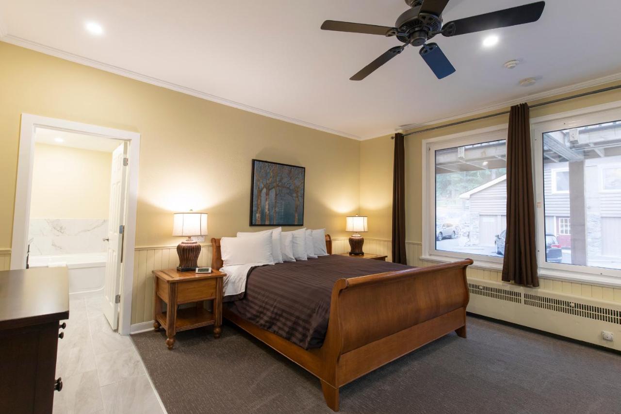 Banff Boutique Inn - Adults Only Екстер'єр фото