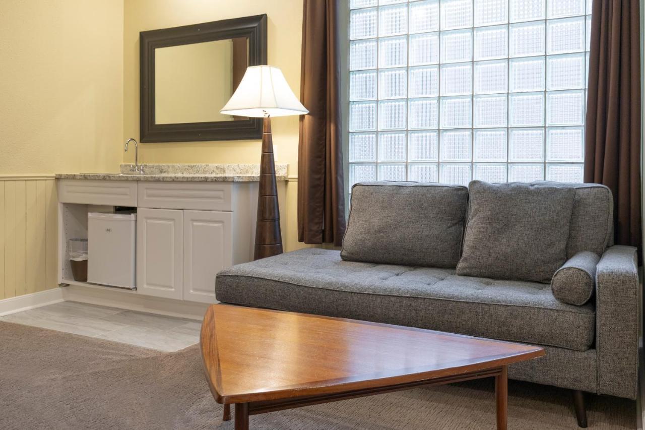 Banff Boutique Inn - Adults Only Екстер'єр фото