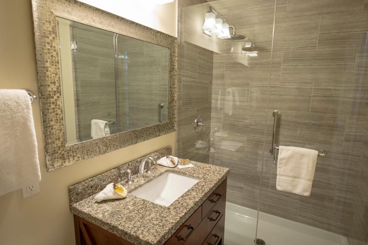 Banff Boutique Inn - Adults Only Екстер'єр фото